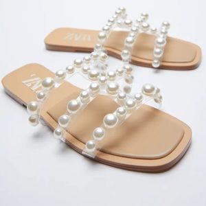 SLIDE SANDALS WITH PEARLS